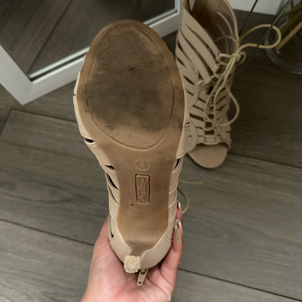 Heels - Picture 5 of 5